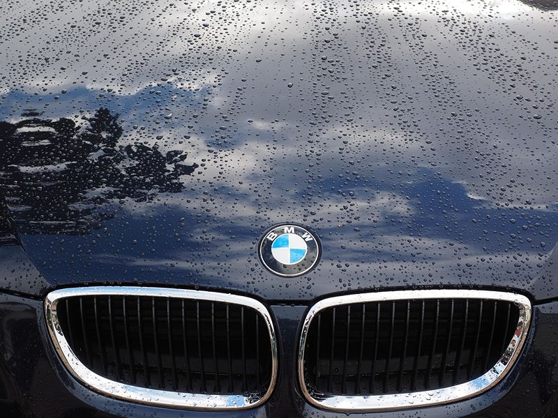 Peinture de capot voiture : tout savoir pour une réparation durable